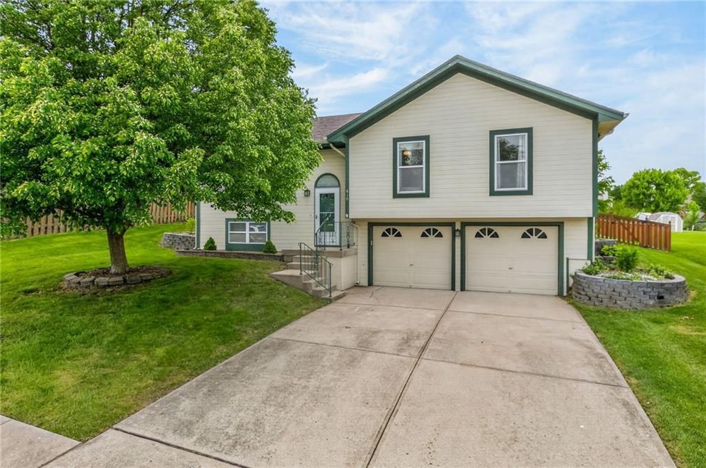 810 Pine Crest Avenue, Kearney, MO 64060 Main Photo