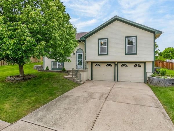 810 Pine crest Avenue, Kearney, MO 64060