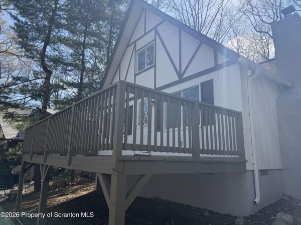 138 Sandstone Drive , Dingmans Ferry, PA 18328