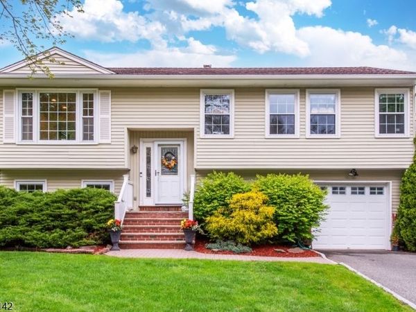 900 Sioux Ave, Parsippany-Troy Hills, NJ 07034