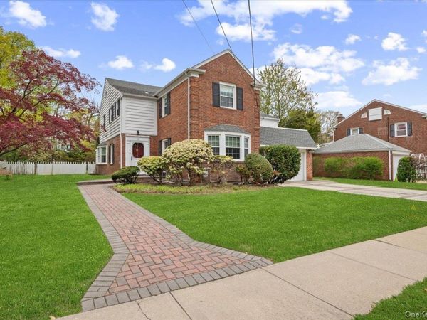 60 Broadway , Lawrence, NY 11559