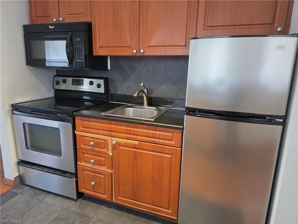 8162 Country Rd , Unit 205, Fort Myers, FL 33919 Photo