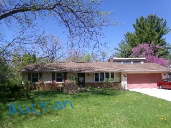 2855 Chatsworth Drive, Beloit, WI 53511