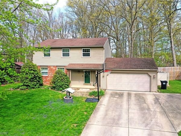 1323 Cedarwood Drive , Mineral Ridge, OH 44440