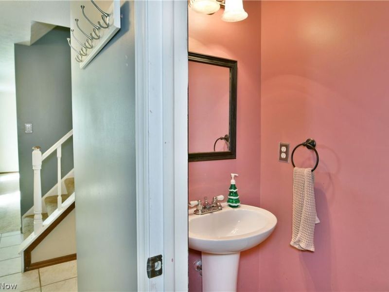 1323 Cedarwood Drive, Mineral Ridge, OH 44440 Photo 9