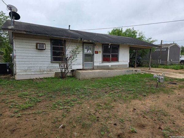 355 E OBREGON ST, Dilley, TX 78017