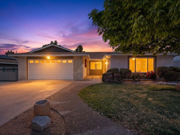 7013 Avenida La Costa NE, Albuquerque, NM 87109