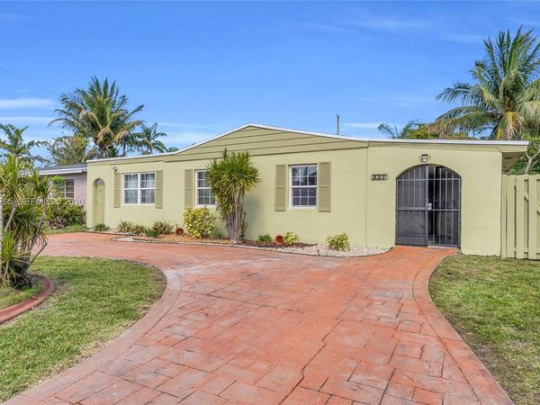 921 N 31st Ct, Hollywood, FL 33021