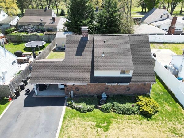 6 Mead Lane , Westbury, NY 11590