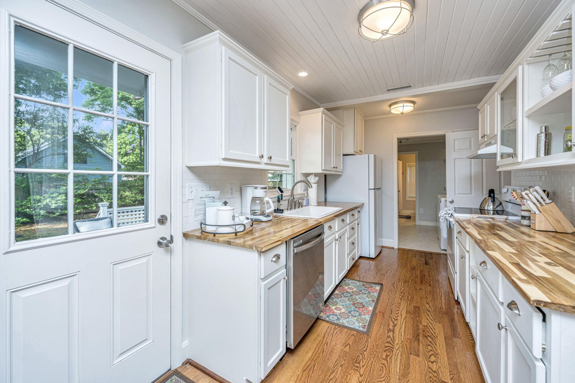 1128 Carter Avenue Photo 9