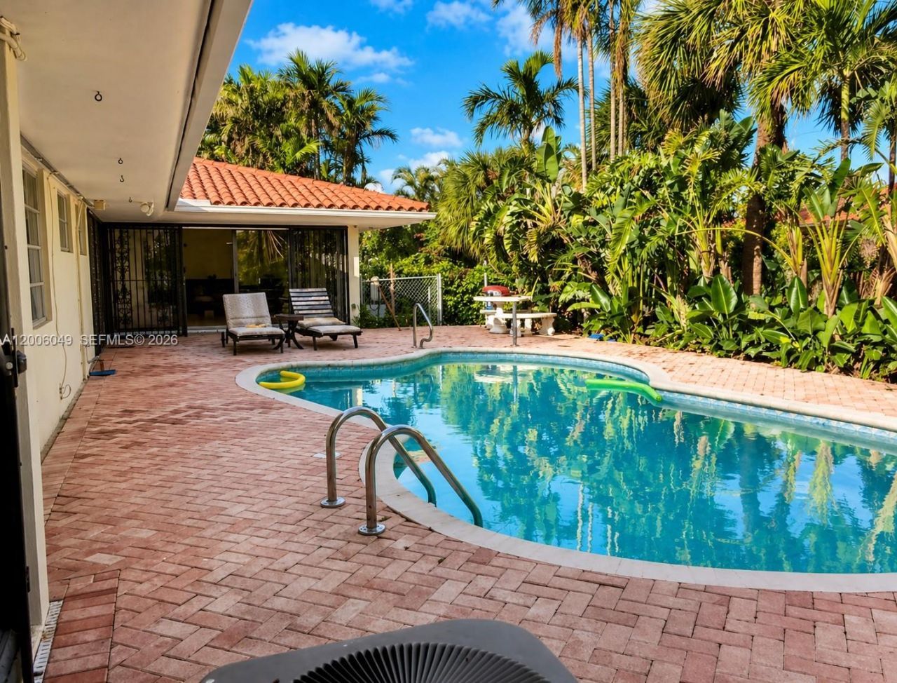 9205 Byron Ave, Surfside, FL 33154 Photo