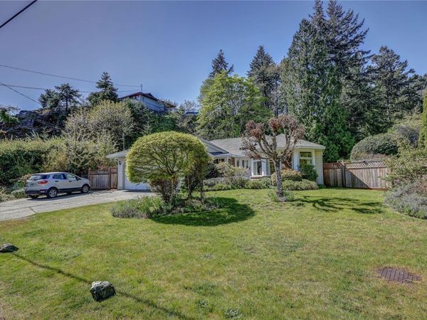 1402 Rose Ann Dr , Nanaimo, BC V9T 3Z3