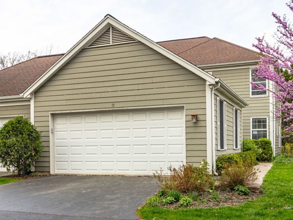 12 Sommerset Lane, Lincolnshire, IL 60069