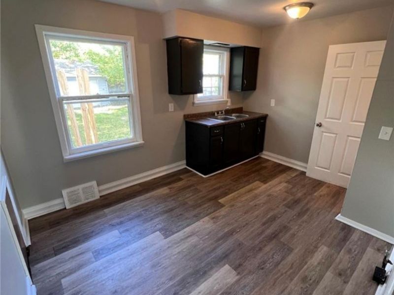 4468 E 156th Street, Cleveland, OH 44128 Photo 3