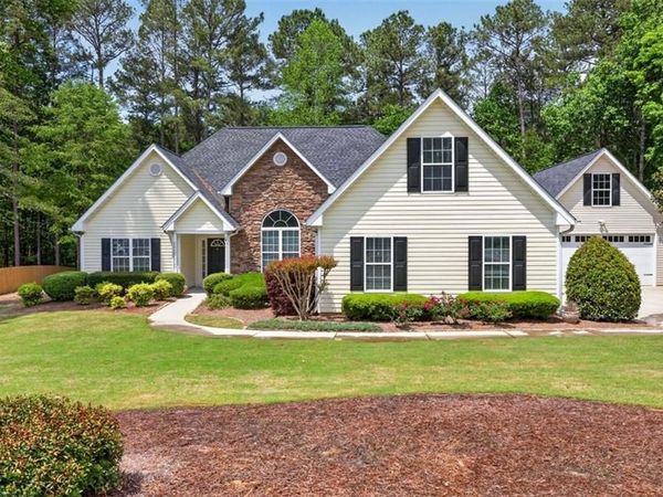 836 Winding Grove Lane , Loganville, GA 30052