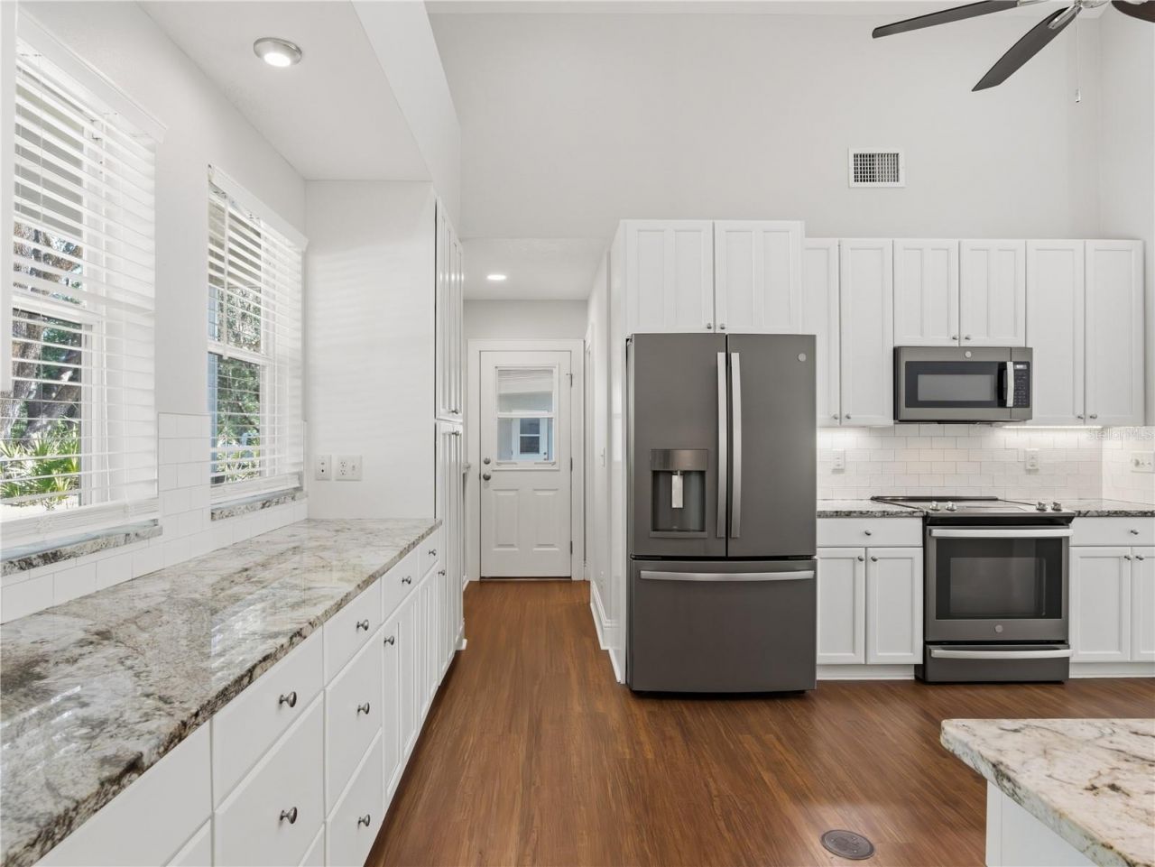 6043 Lake Erie Road, Groveland, FL 34736 Photo