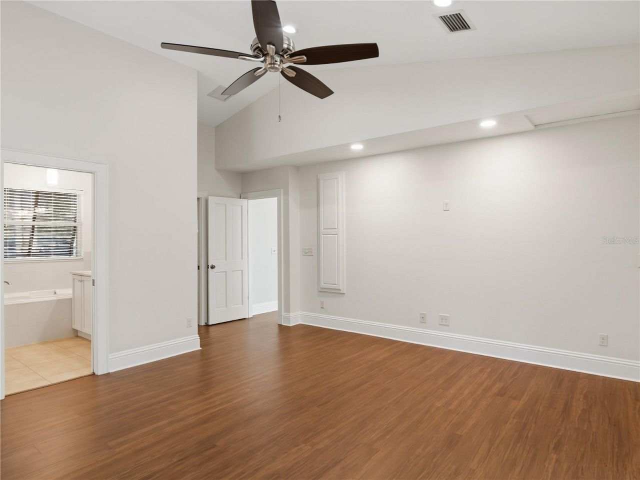 6043 Lake Erie Road, Groveland, FL 34736 Photo