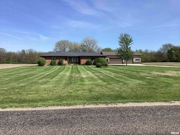 34707 N DIAMOND POINT Road, Farmington, IL 61531
