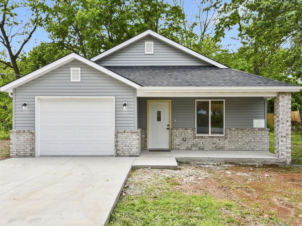 3016 W Chestnut Street , Springfield, MO 65803