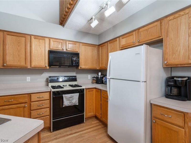 119 Ambleside Way, Amherst, OH 44001 Photo 4