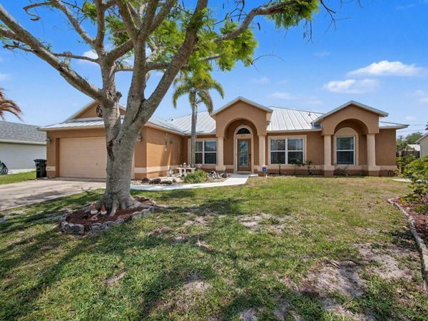 2674 SE Creston Lane, Port St. Lucie, FL 34952