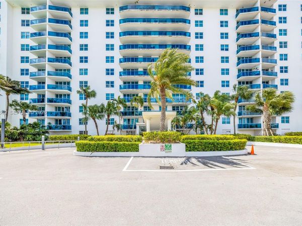 7501 E Treasure Dr , Unit 7M, North Bay Village, FL 33141