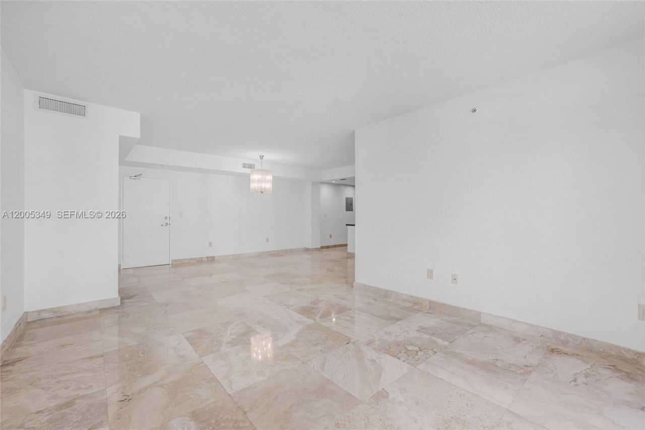 7501 E Treasure Dr, Unit 7M, North Bay Village, FL 33141 Photo