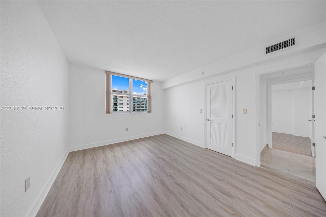 7501 E Treasure Dr, Unit 7M, North Bay Village, FL 33141 Photo