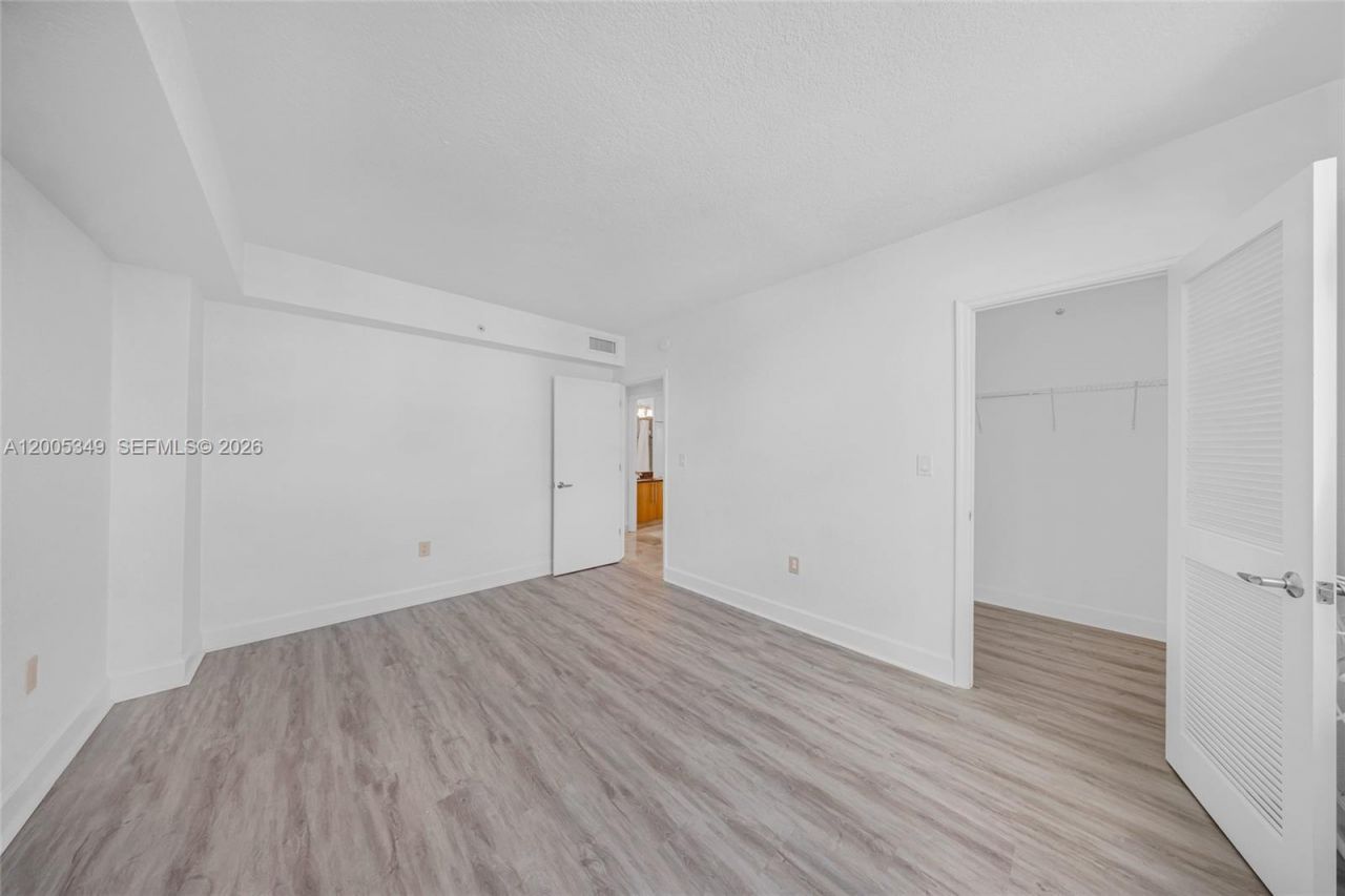 7501 E Treasure Dr, Unit 7M, North Bay Village, FL 33141 Photo