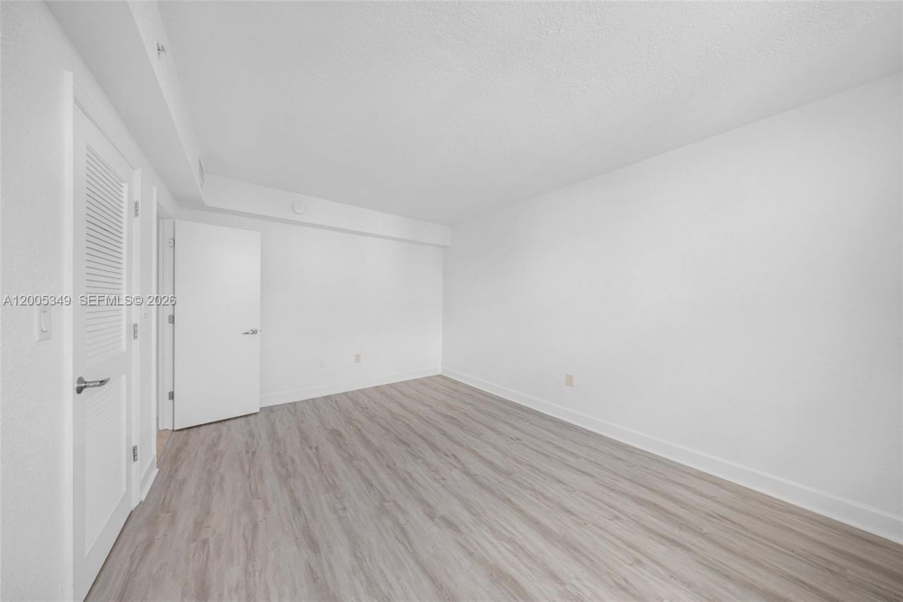 7501 E Treasure Dr, Unit 7M, North Bay Village, FL 33141 Photo