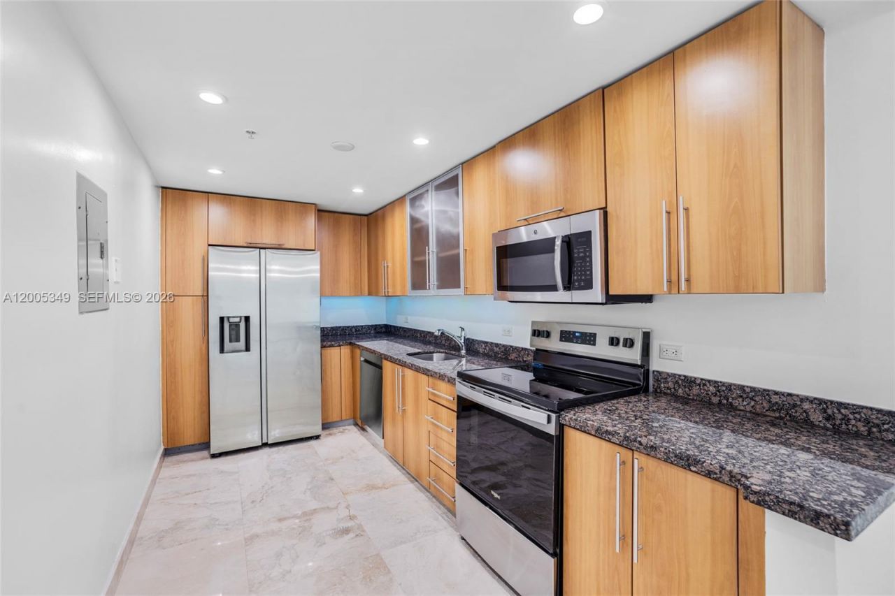 7501 E Treasure Dr, Unit 7M, North Bay Village, FL 33141 Photo