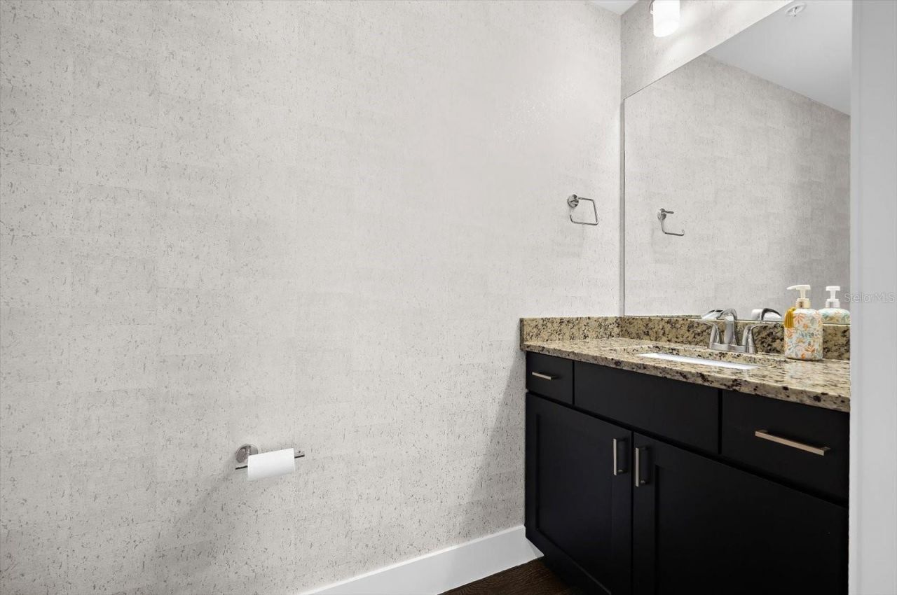 176 4th Avenue Ne, Unit 201, Saint Petersburg, FL 33701 Photo
