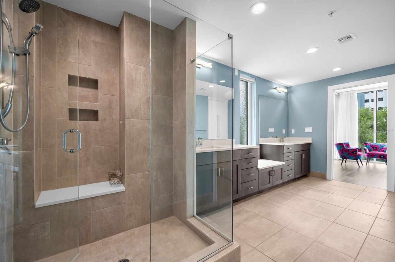 176 4th Avenue Ne, Unit 201, Saint Petersburg, FL 33701 Photo