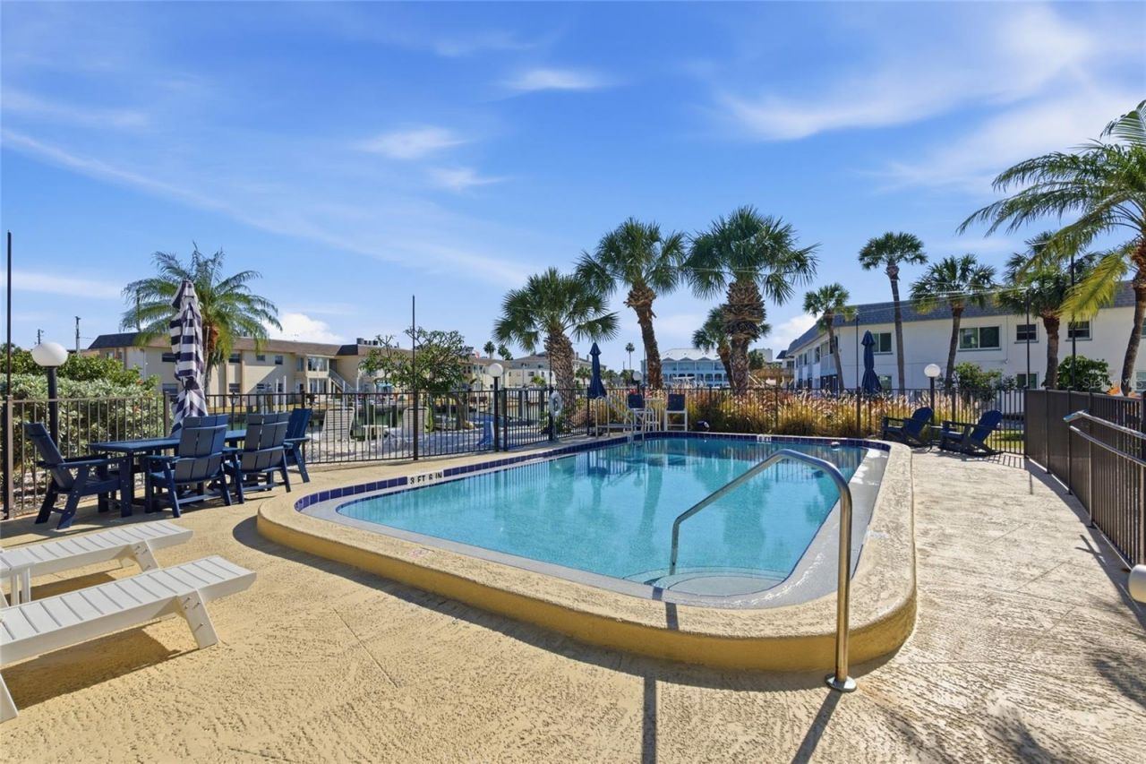 11650 Capri Circle S, Unit 204, Treasure Island, FL 33706 Photo