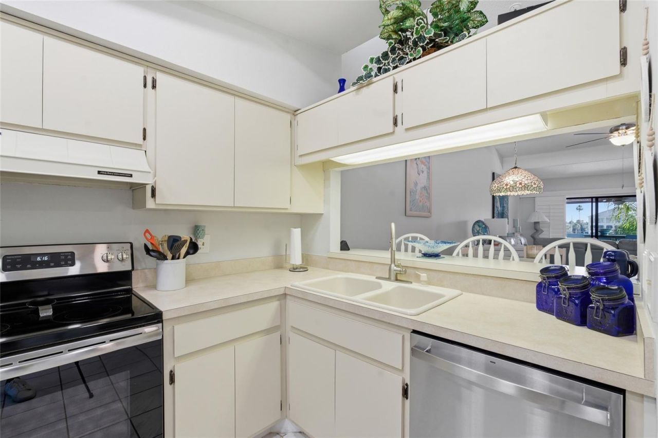 11650 Capri Circle S, Unit 204, Treasure Island, FL 33706 Photo