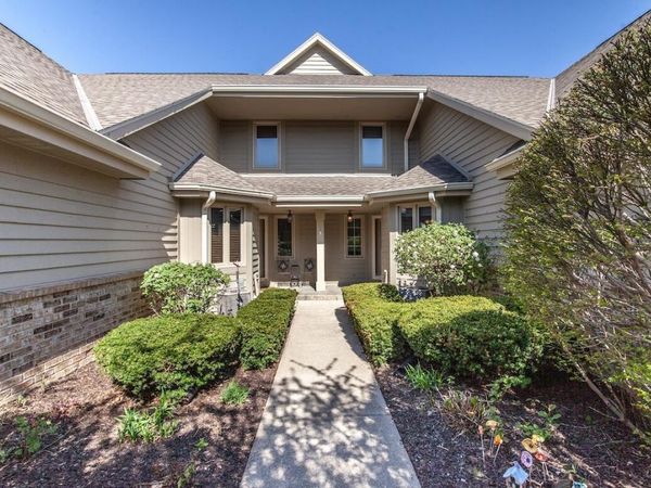 N21W24202 Cumberland DRIVE, Unit 23 I, Pewaukee, WI 53072