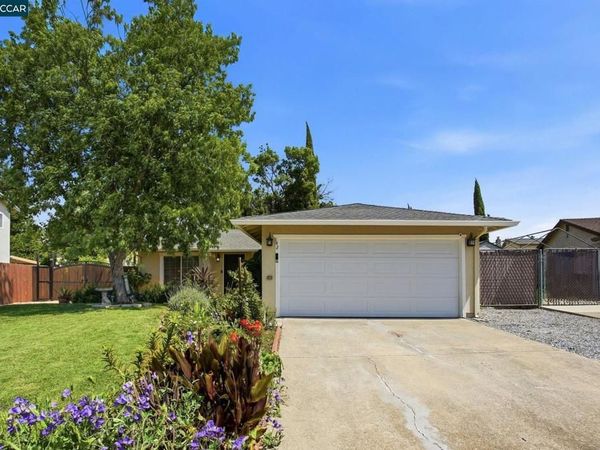 142 Plymouth Ct, Vacaville, CA 95687