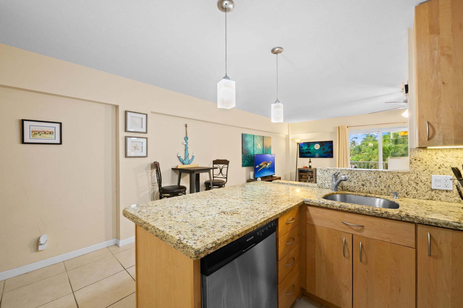 95 N Birch Road, Unit 304, Fort Lauderdale, FL 33304 Photo