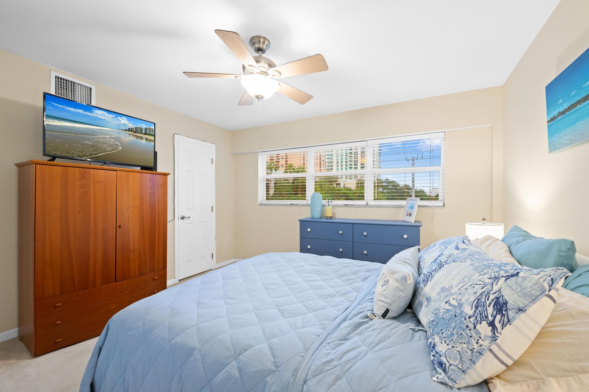 95 N Birch Road, Unit 304, Fort Lauderdale, FL 33304 Photo
