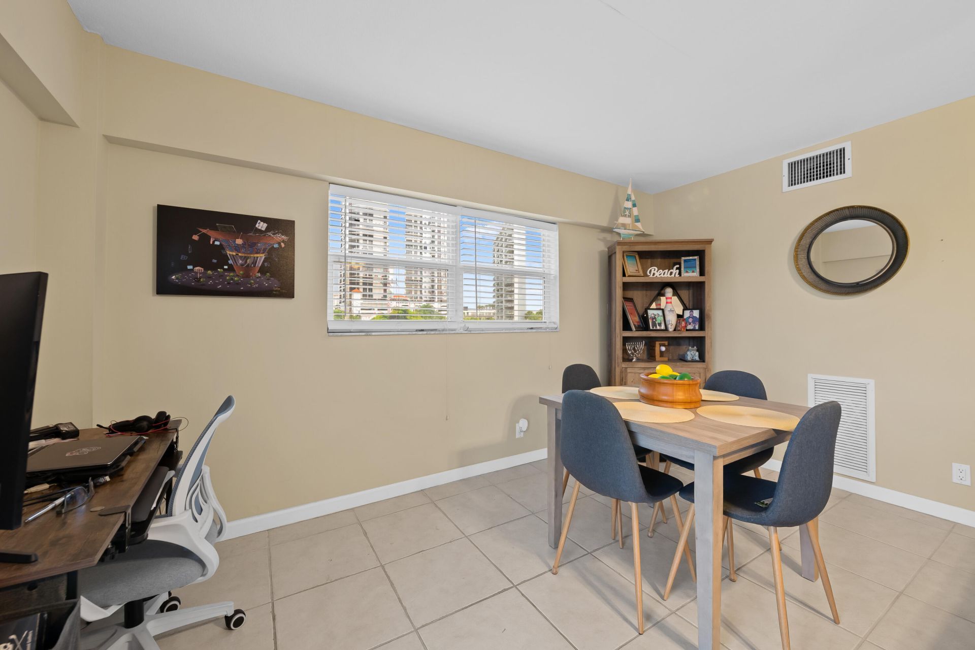 95 N Birch Road, Unit 304, Fort Lauderdale, FL 33304 Photo