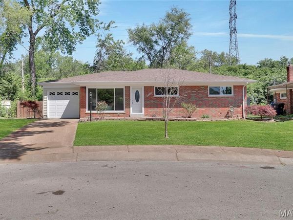 1592 Mendell Drive , University City, MO 63130