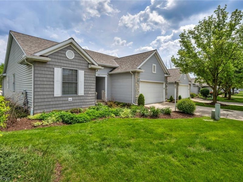 134 Stonehedge Drive, Elyria, OH 44035 Photo 4