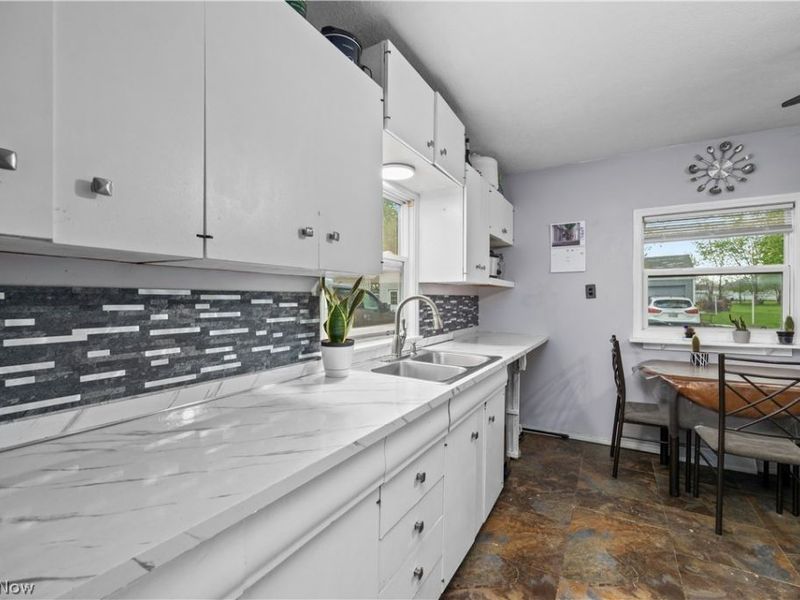 571 Hilliard Road, Elyria, OH 44035 Photo 10