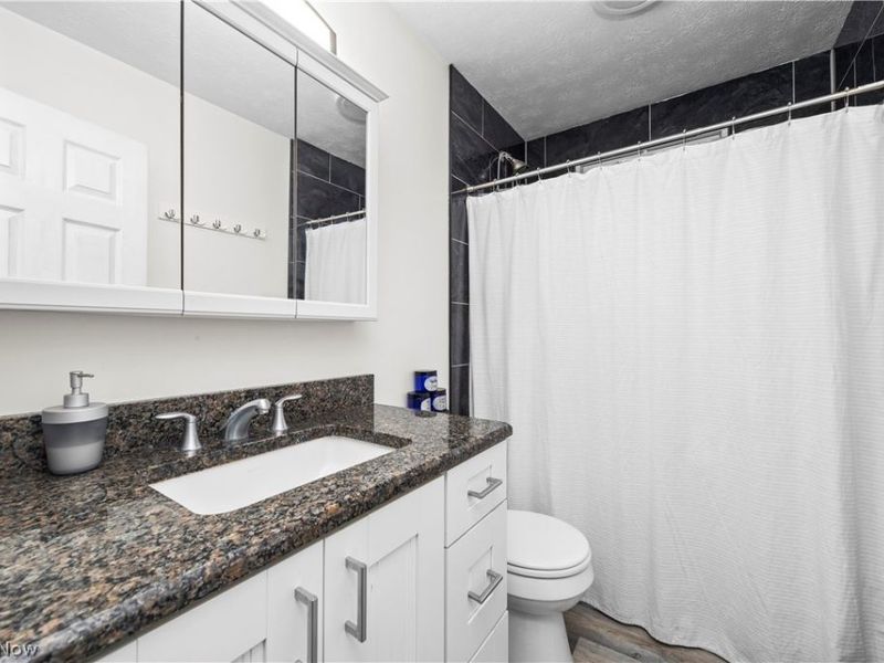 571 Hilliard Road, Elyria, OH 44035 Photo 12