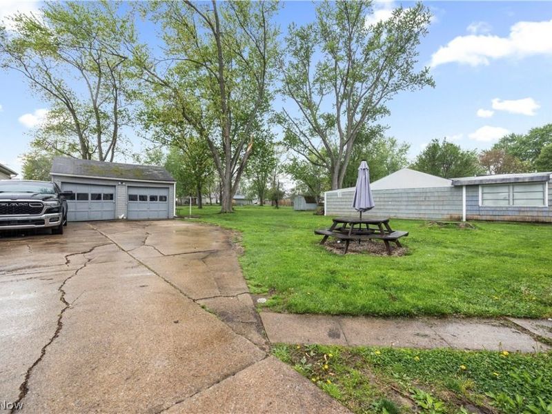 571 Hilliard Road, Elyria, OH 44035 Photo 31