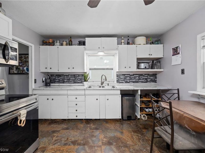 571 Hilliard Road, Elyria, OH 44035 Photo 6