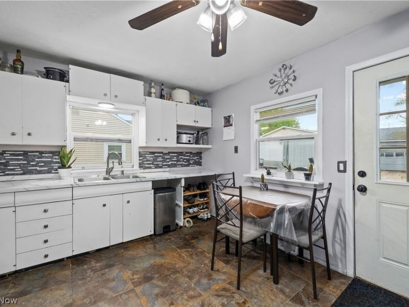 571 Hilliard Road, Elyria, OH 44035 Photo 8