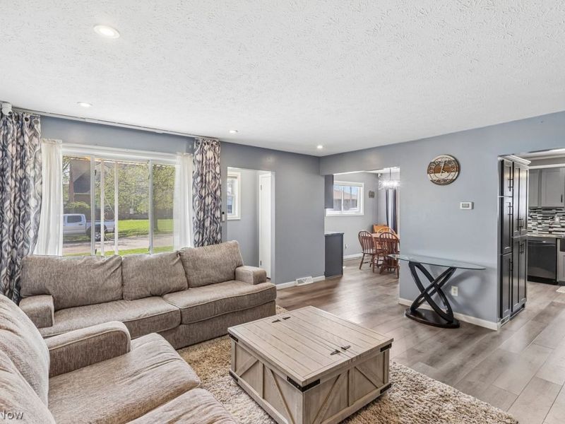 3126 Marioncliff Drive, Parma, OH 44134 Photo 8