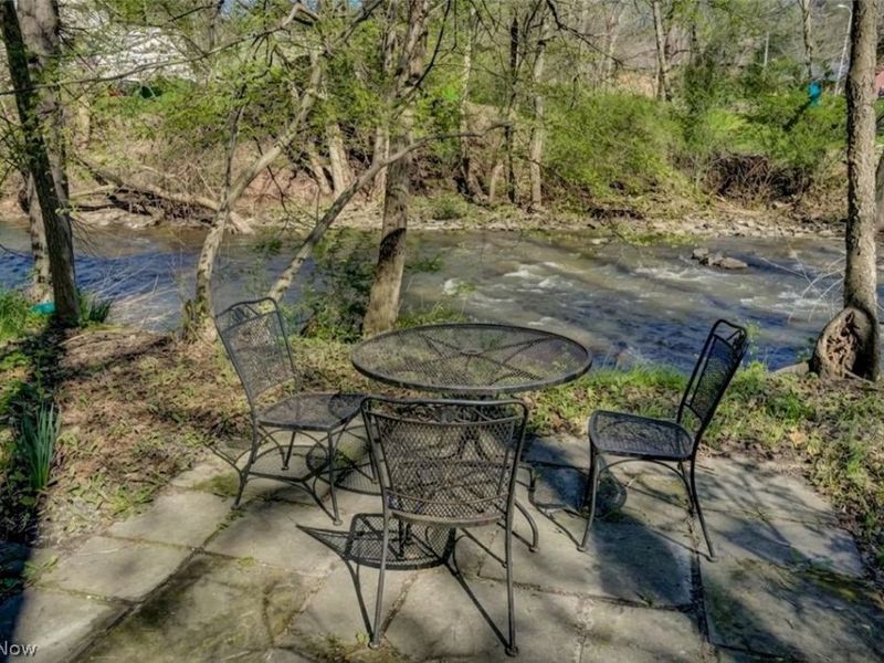 197 Miles Road, Chagrin Falls, OH 44022 Photo 3