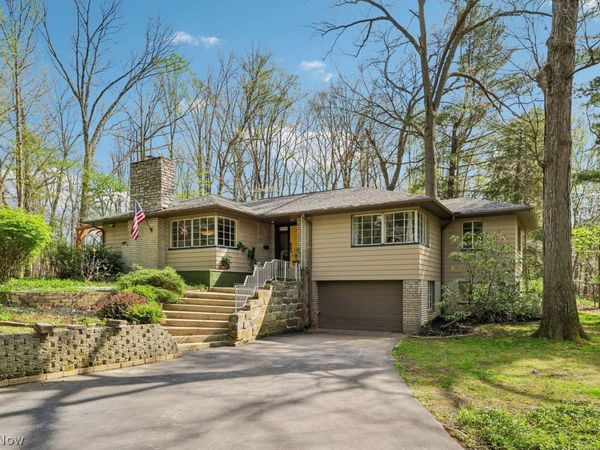 405 Nob Hill Drive , Akron, OH 44303